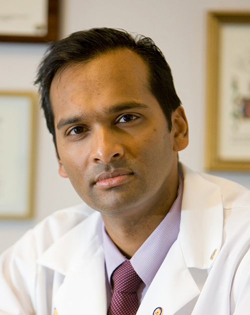 Dr. Arul Chinnaiyan, Professor of Pathology and of Urology Surgery in his lab.